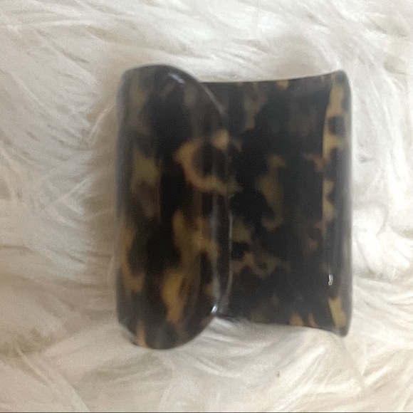 Tory Burch tortoise shell resin cuff bracelet - Picture 5 of 6